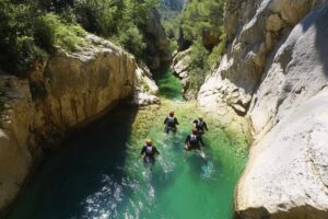Canyoning dans les Alpes-Maritimes : guide des parcours techniques pour experts